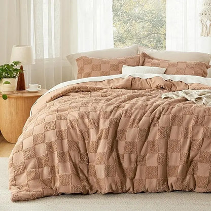 Bohemian Quilted 3-Piece Bedding Set with a soft, breathable comforter and two matching pillowcases.