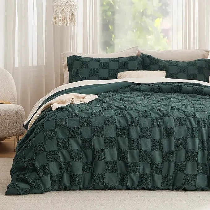 Bohemian Quilted 3-Piece Bedding Set with a soft, breathable comforter and two matching pillowcases.