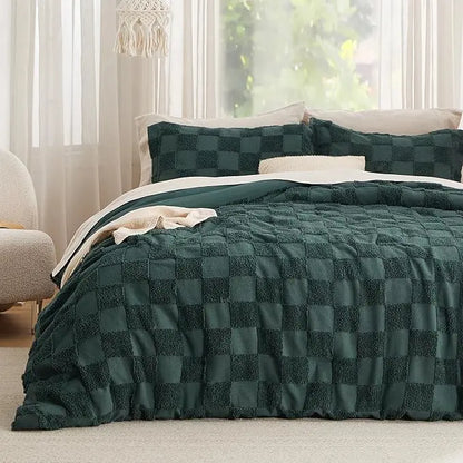 Bohemian Quilted 3-Piece Bedding Set with a soft, breathable comforter and two matching pillowcases.