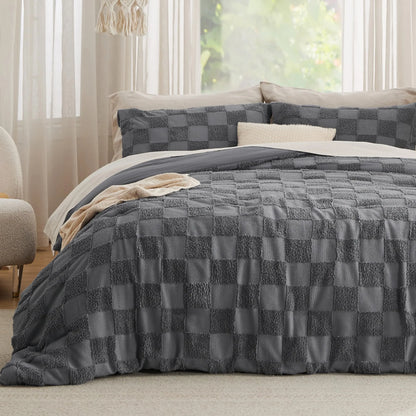Bohemian Quilted 3-Piece Bedding Set with a soft, breathable comforter and two matching pillowcases.