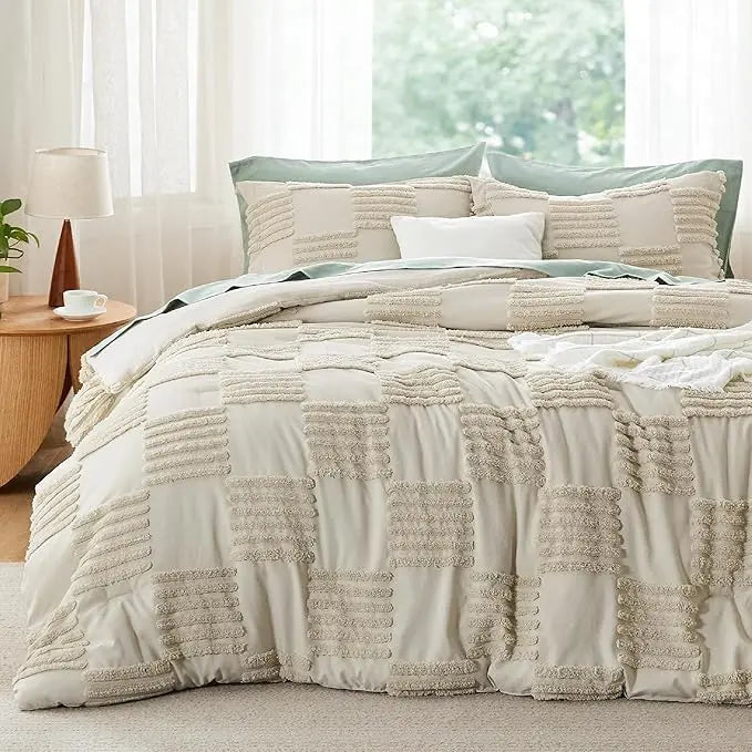 Bohemian Quilted 3-Piece Bedding Set with a soft, breathable comforter and two matching pillowcases.