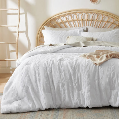 Bohemian Quilted 3-Piece Bedding Set with a soft, breathable comforter and two matching pillowcases.