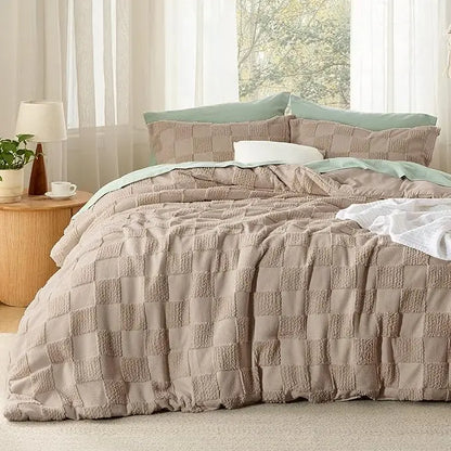 Bohemian Quilted 3-Piece Bedding Set with a soft, breathable comforter and two matching pillowcases.